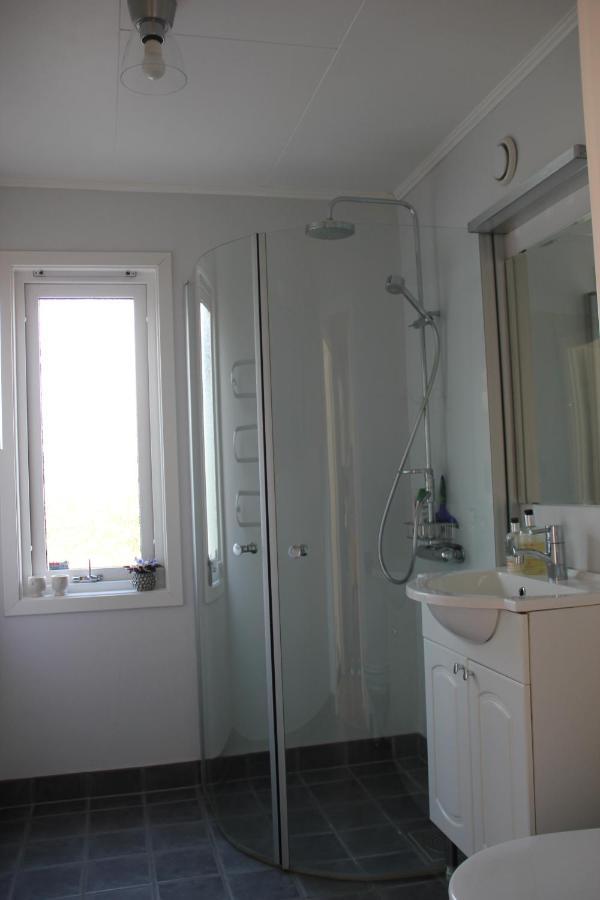 Private Room For Rent In A Villa With Garden View Almhult  Exterior photo